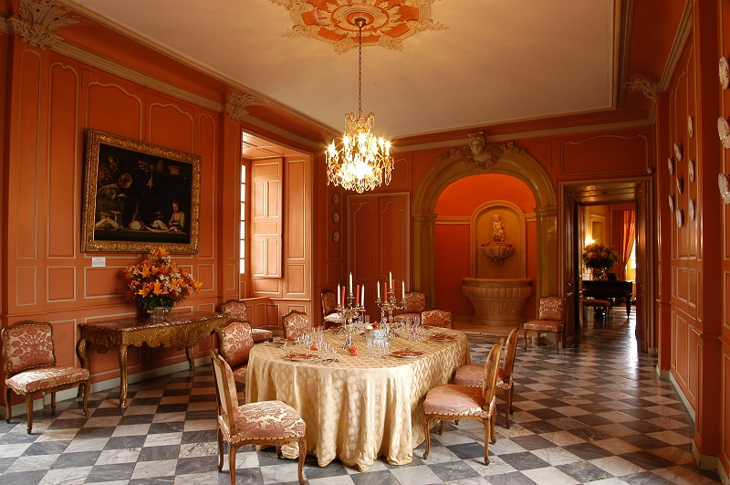 Château de Villandy salle à manger Louis XV 18éme siècle