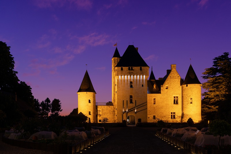 Das Schloss Le Rivau in der Nacht