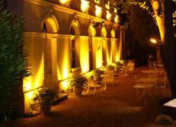 hotel grand monarque at night in Azay-le-rideau