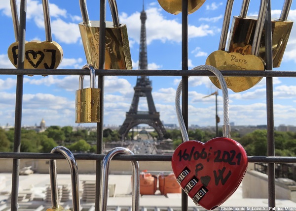 Paris Eiffel tower heart Loire